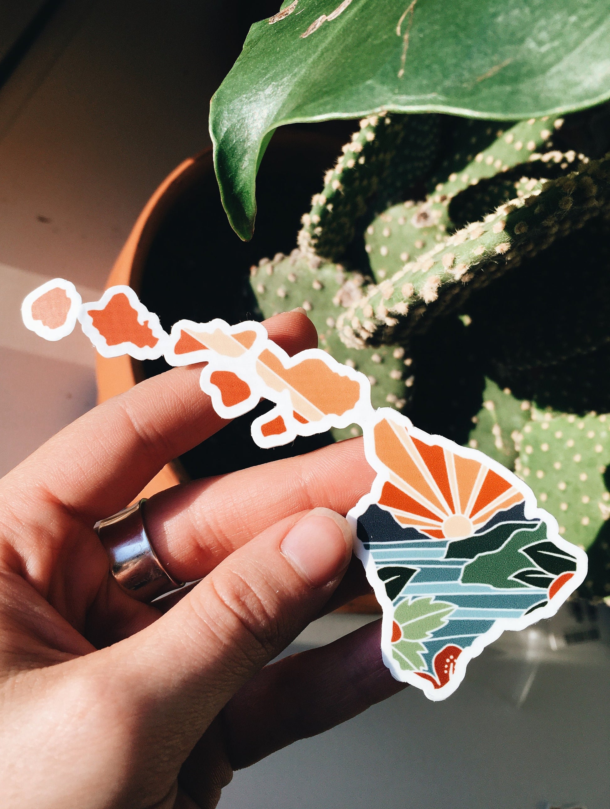 Hawaii Weatherproof Sticker | Durable Vinyl Decal | Hawaii Outline | Illustrated State Sticker | Outdoor Sticker | Bumper Sticker | 4"