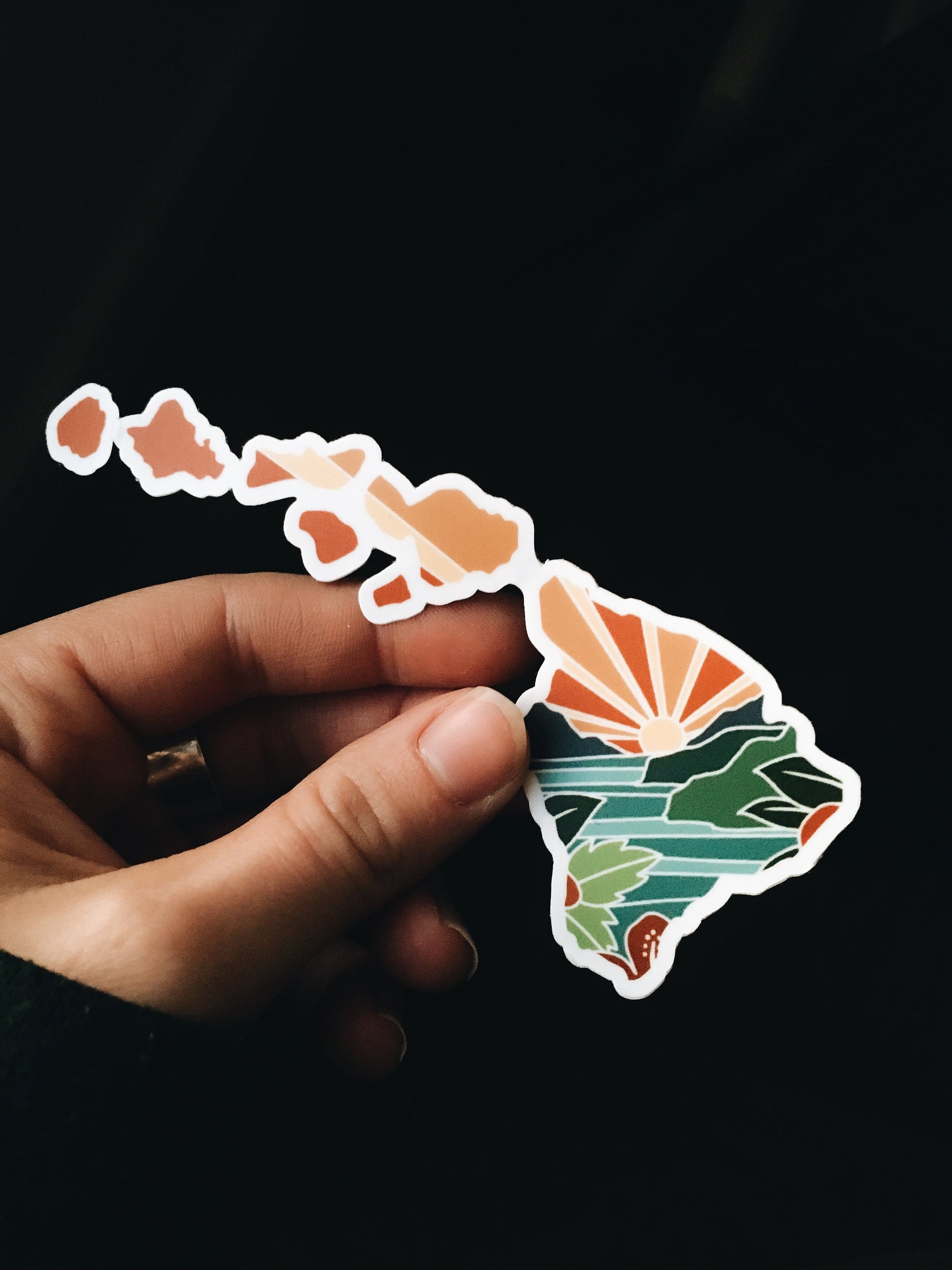 Hawaii Weatherproof Sticker | Durable Vinyl Decal | Hawaii Outline | Illustrated State Sticker | Outdoor Sticker | Bumper Sticker | 4"