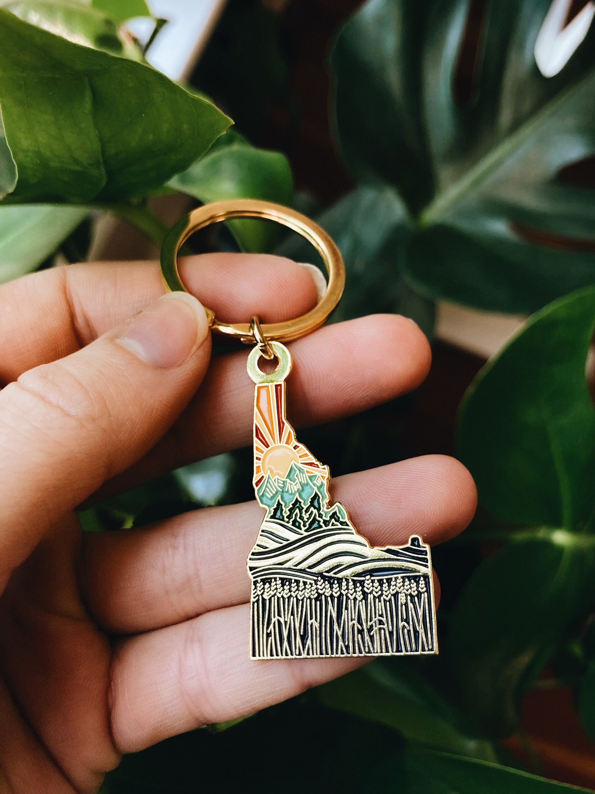 Idaho Gold Enamel Keychain | Idaho Outline Key Ring | Soft Enamel Illustrated State Keychain 1.5"