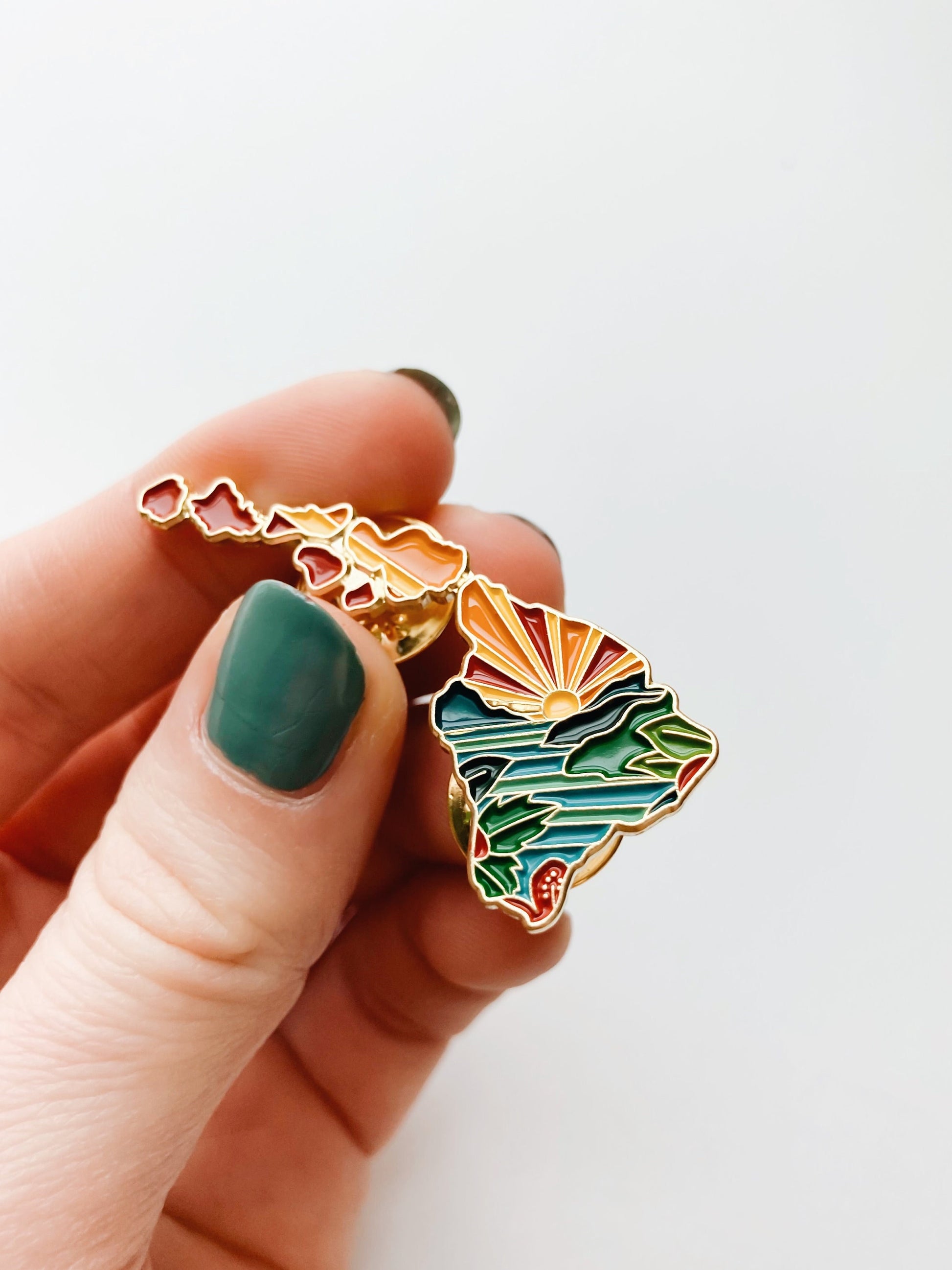 Hawaii Enamel Pin | Gold Soft Enamel Pin | Illustrated United State Pin | Butterfly Clasp | 1.25"