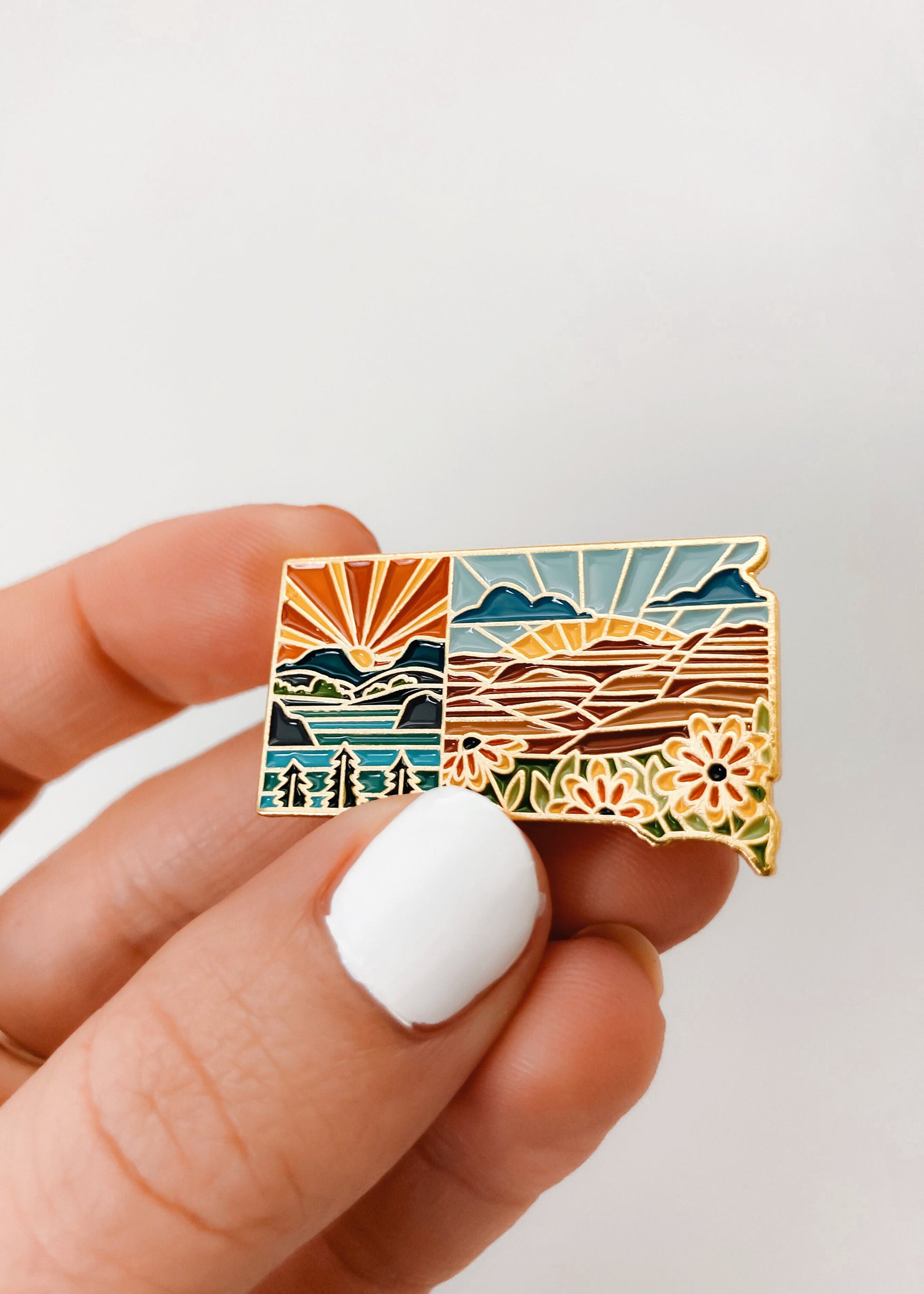 Gold South Dakota Enamel Pin | South Dakota Outline Pin | Illustrated State Pin | Butterfly Clasp | 1"