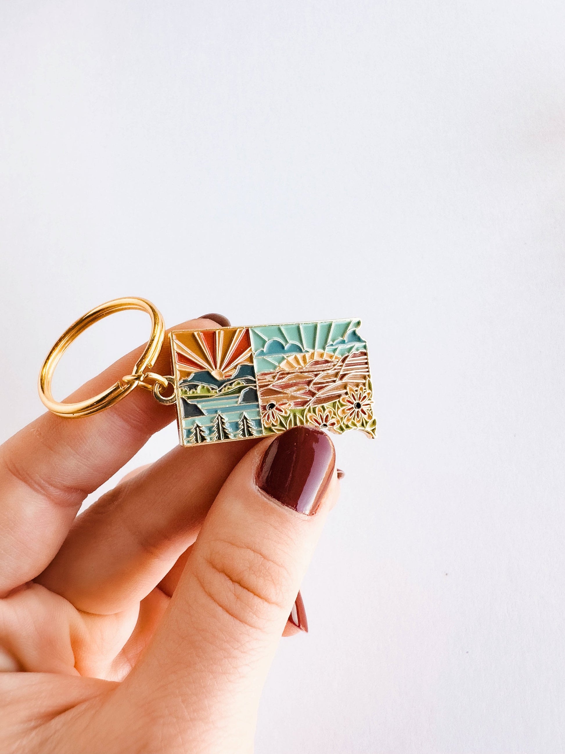 South Dakota Soft Enamel Keychain | South Dakota Outline Key Ring | Illustrated State Keychain 1.5"